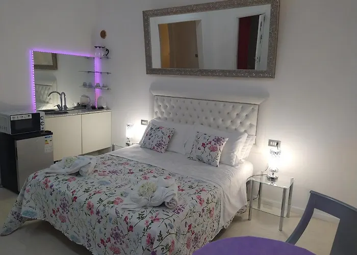 Bb La Bella Addormentata E Il Principe Calaf Bed and Breakfast Λούκα