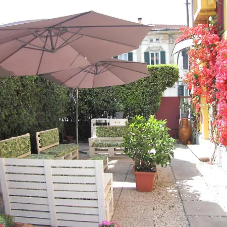Bb La Bella Addormentata E Il Principe Calaf Bed & Breakfast Lucca