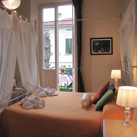 Bb La Bella Addormentata E Il Principe Calaf Bed & Breakfast Lucca