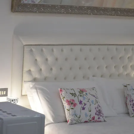 Bb La Bella Addormentata E Il Principe Calaf Bed & Breakfast Lucca